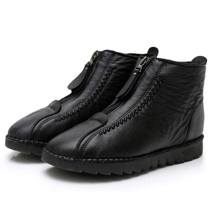 Black winter boot style